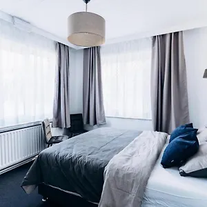  Hotel Atomihotel: Contemporary Comfort Steps From The Atomium! Bélgica
